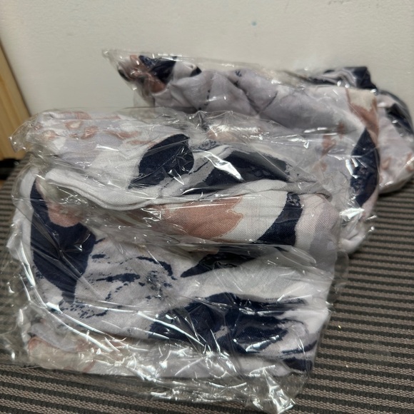 Scarf - Picture 3 of 4